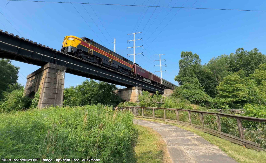 CVSR 6771 comes into Northside Station.